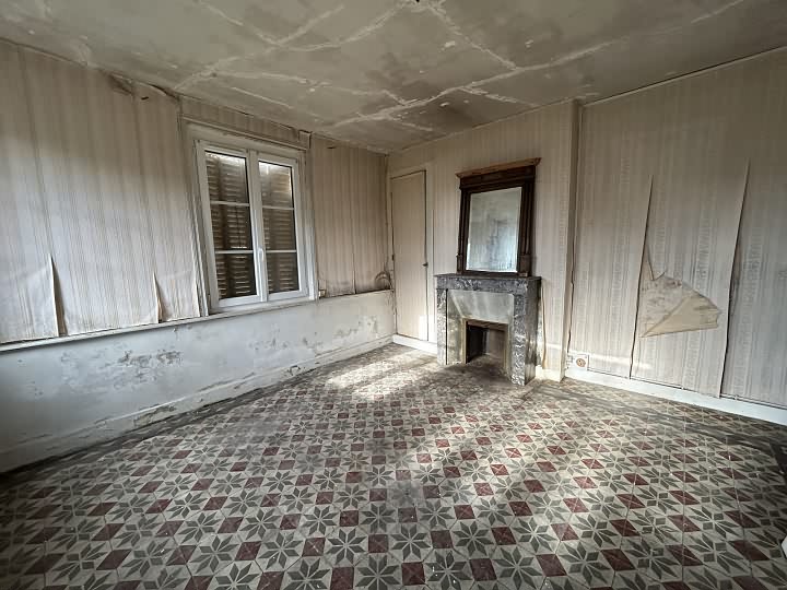Stone house to renovate near Banvou