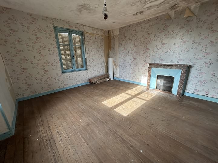 Stone house to renovate near Banvou