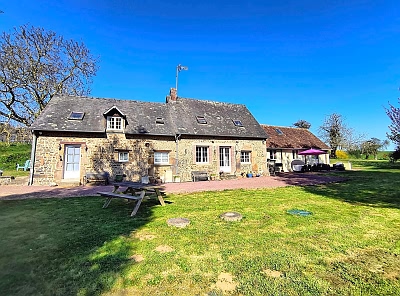 5 bed stone house for sale near Lesbois