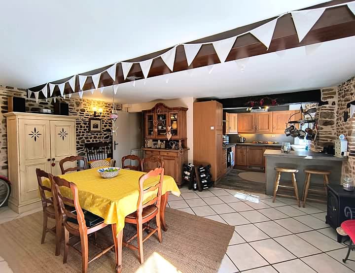 5 bed stone house for sale near Lesbois