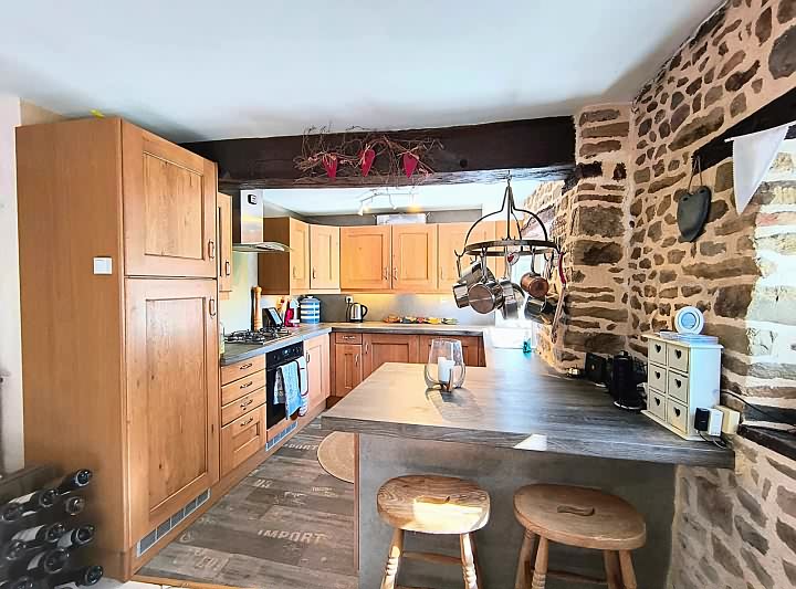 5 bed stone house for sale near Lesbois