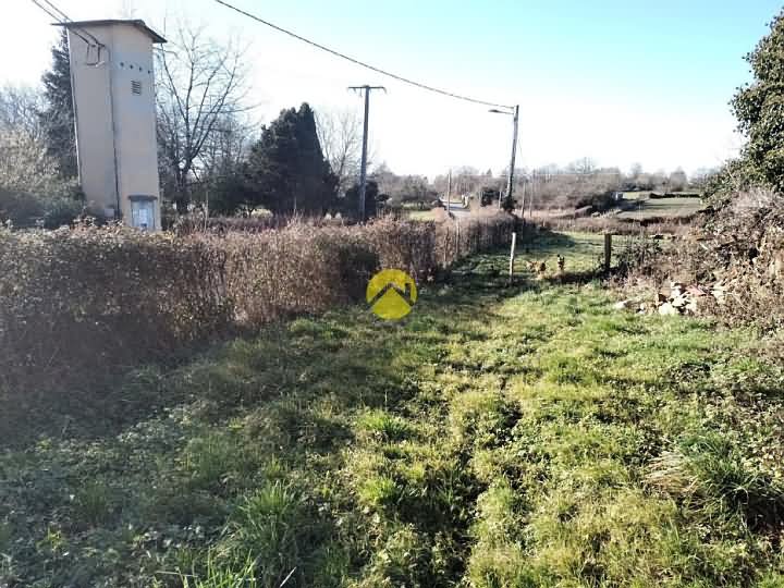Stone barn to renovate near SOUTH INDRE and SOUTH CHER and NORTH CREUSE