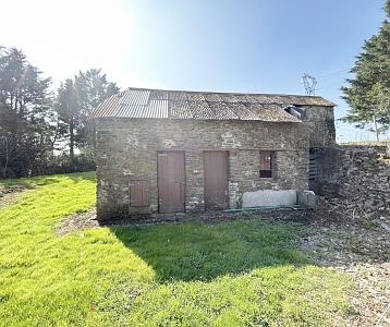 Stone house to renovate near Tréprel