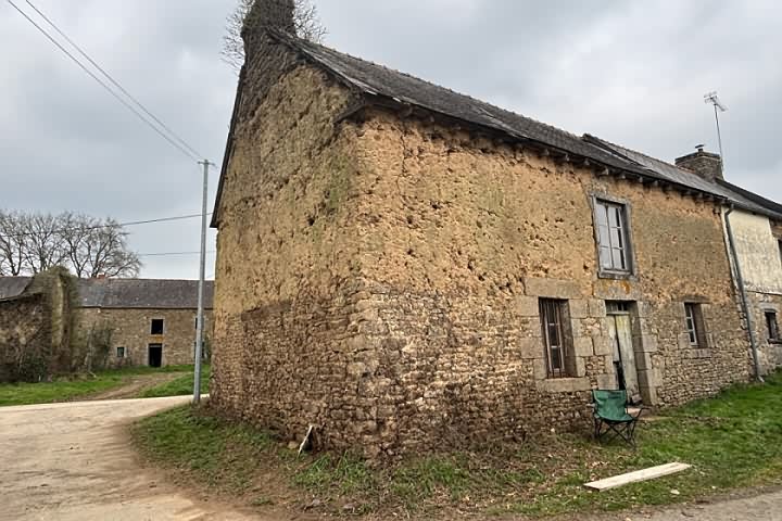 Stone house to renovate near Mohon