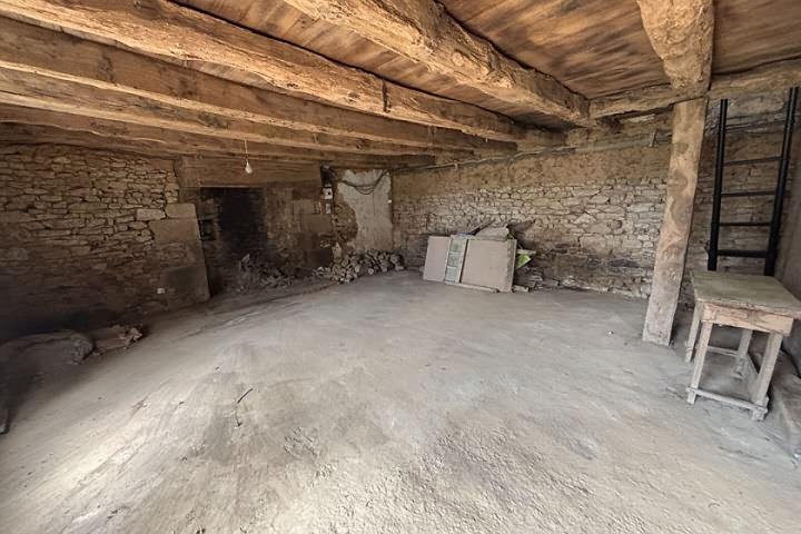 Stone house to renovate near Mohon
