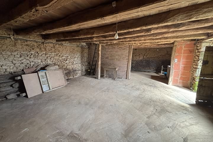 Stone house to renovate near Mohon