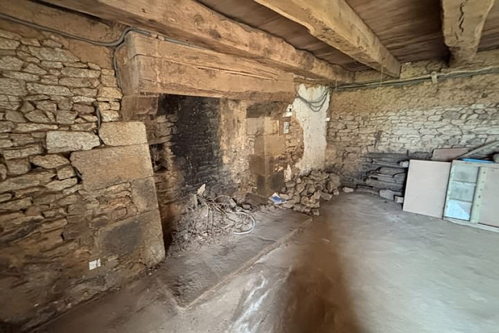 Stone house to renovate near Mohon