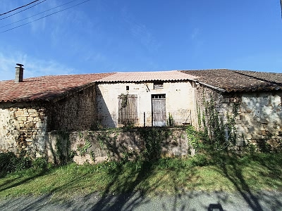 Stone house to renovate near Gentray