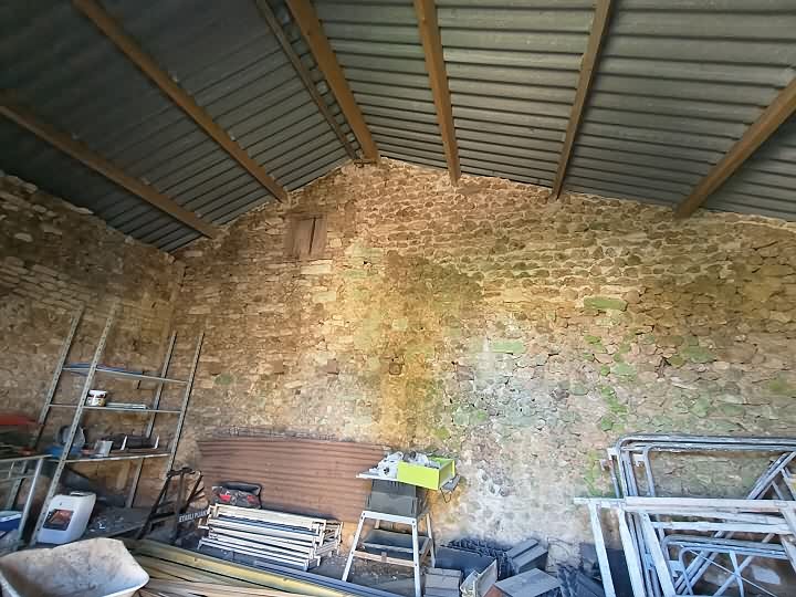 Stone house to renovate near Gentray