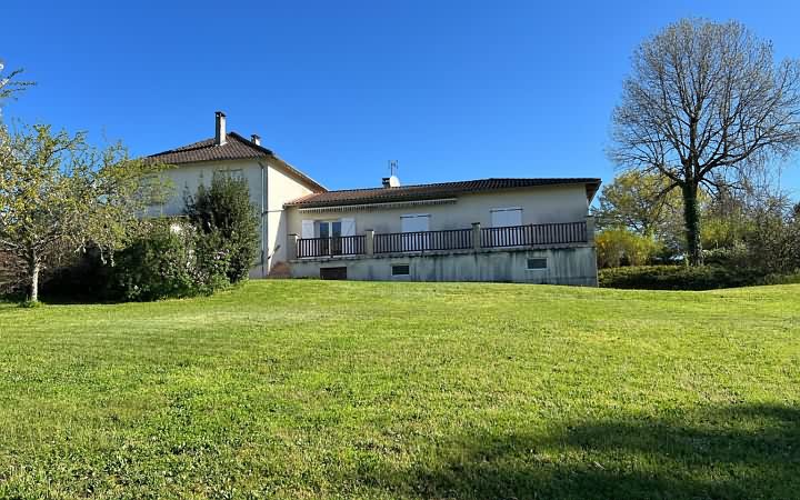 5 bed stone house for sale near Ajat