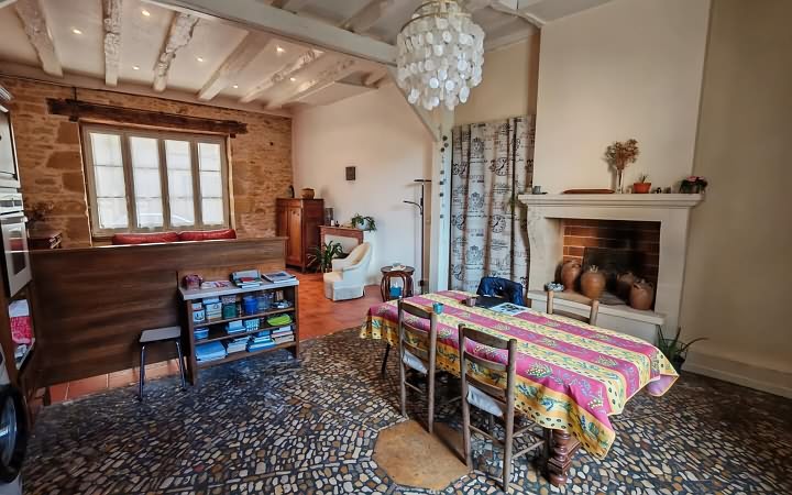 Maison en pierre de 4 chambres à vendre près de Dussac