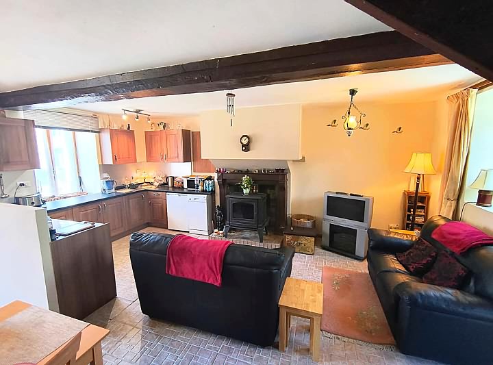 2 bed stone house for sale near Lesbois