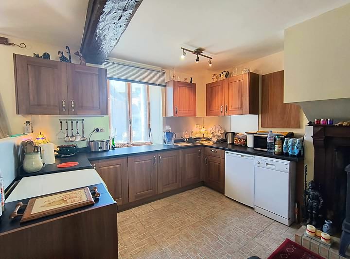 2 bed stone house for sale near Lesbois