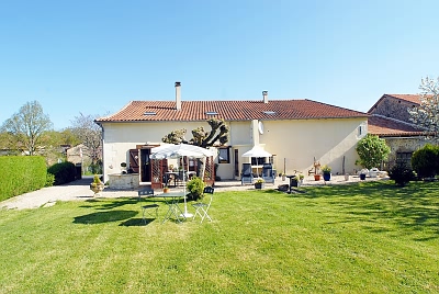 3 bed stone house for sale near Vanxains