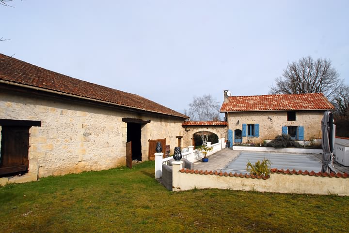 2 bed stone farmhouse for sale near Vanxains