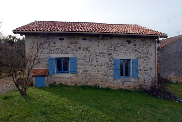 2 bed stone farmhouse for sale near Vanxains