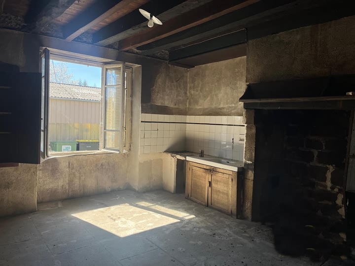 Stone barn to renovate near Affieux