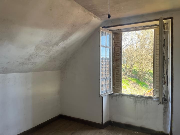 Stone barn to renovate near Affieux