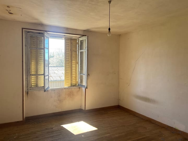 Stone barn to renovate near Affieux