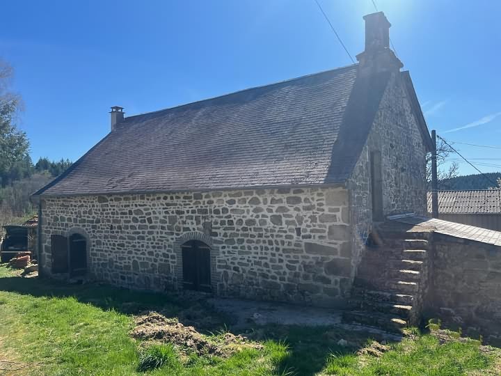 Stone barn to renovate near Affieux