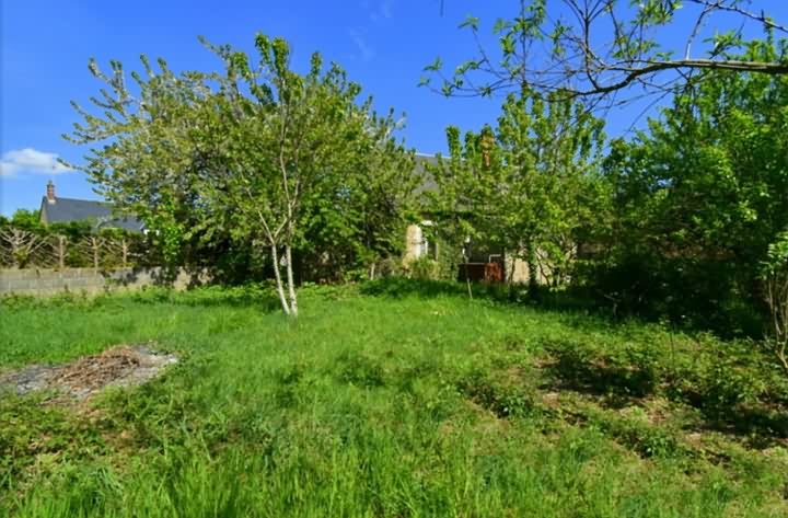 Stone house to renovate near SOUTH INDRE and SOUTH CHER and NORTH CREUSE