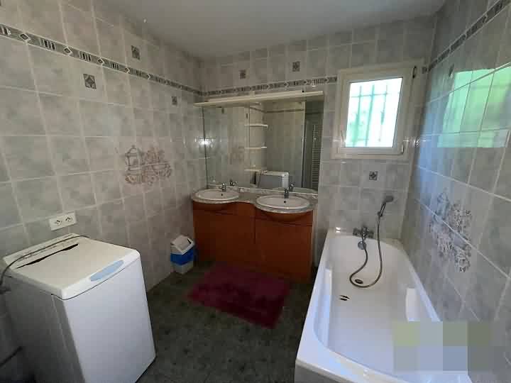 4 bed stone house for sale near Farebout