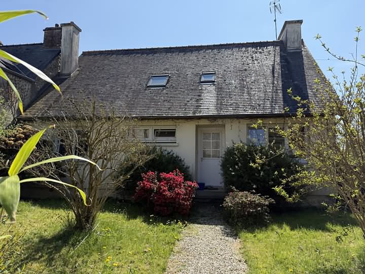 4 bed stone longère for sale near Treve