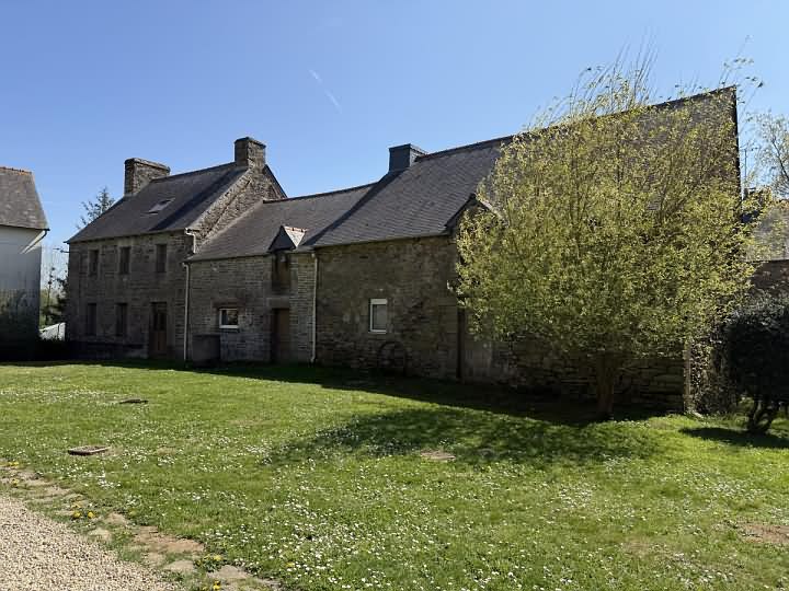 4 bed stone longère for sale near Treve