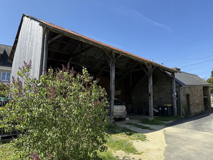 4 bed stone longère for sale near Treve