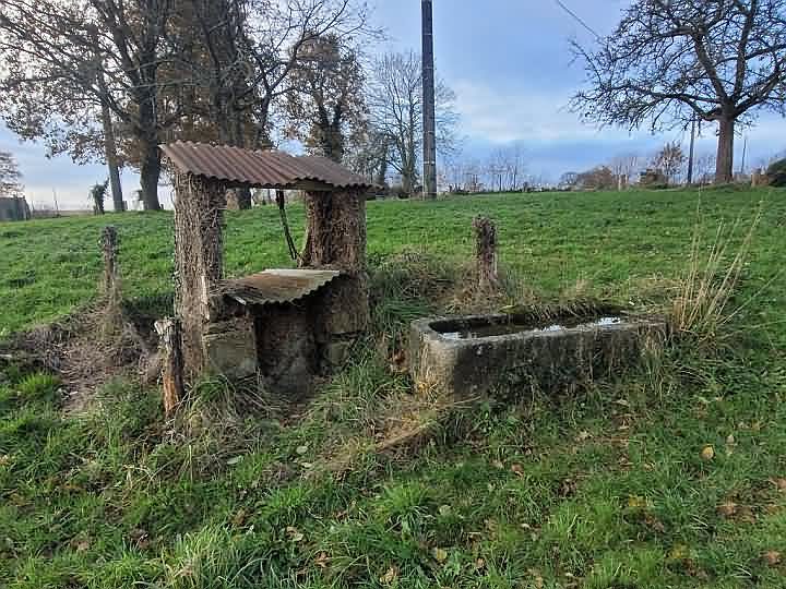 Stone house to renovate near Bion