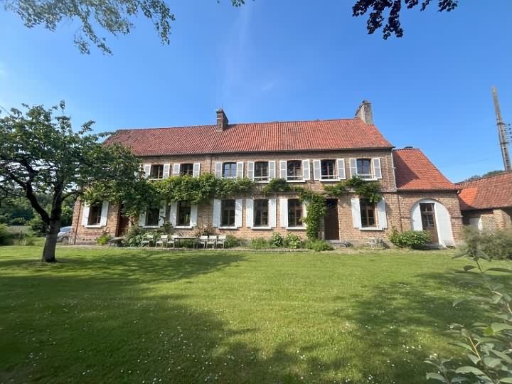 6 bed house for sale near Lambus