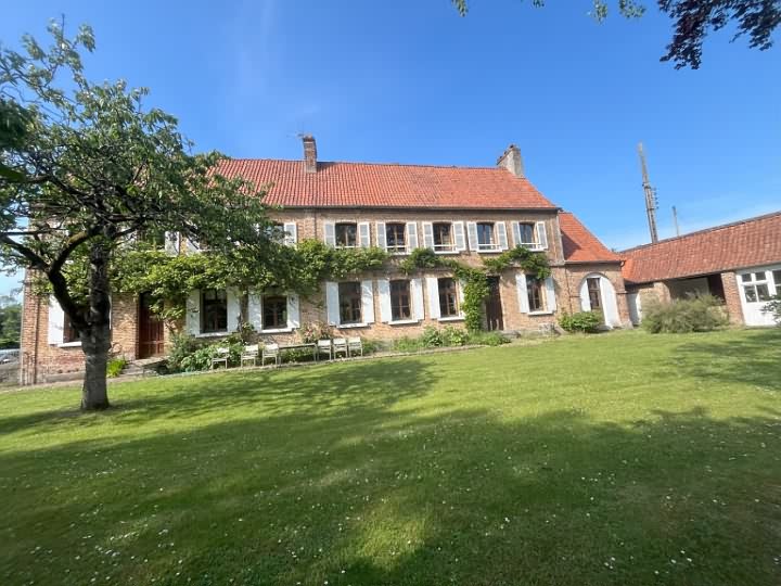 6 bed house for sale near Lambus