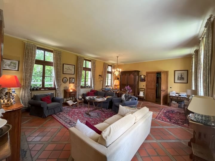 6 bed house for sale near Lambus