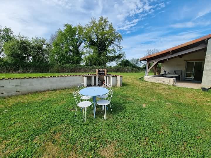 3 bed stone house for sale near Viennay