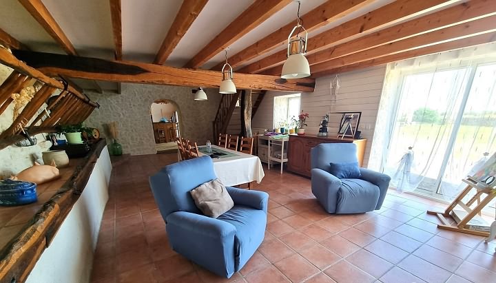 3 bed stone house for sale near Viennay