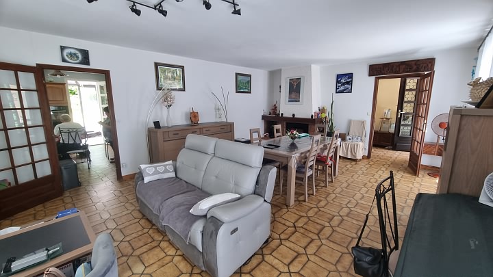 7 bed stone house for sale near Goulat