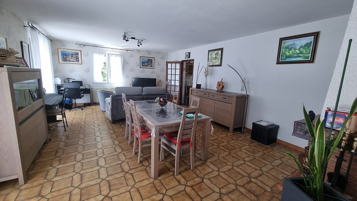 7 bed stone house for sale near Goulat