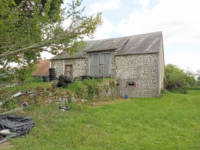 Stone barn to renovate near Glénic
