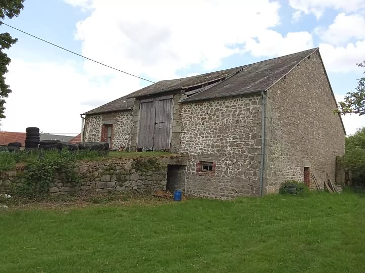 Stone barn to renovate near Glénic