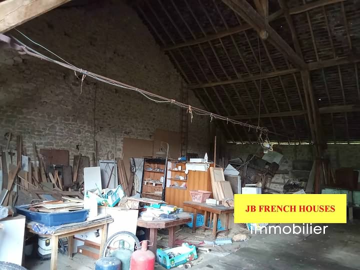 Stone barn to renovate near Glénic