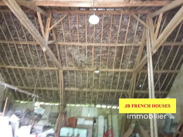 Stone barn to renovate near Glénic