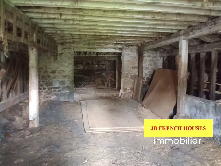 Stone barn to renovate near Glénic