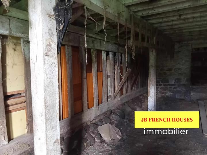 Stone barn to renovate near Glénic