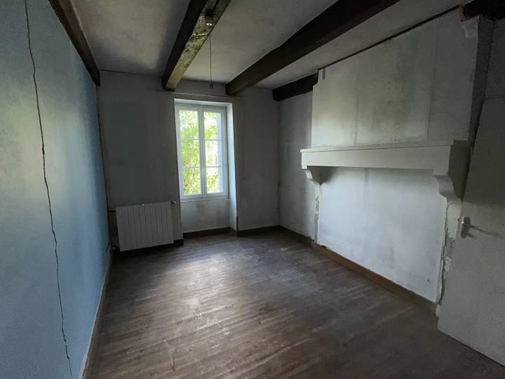 Stone house to renovate near Chez Vécant