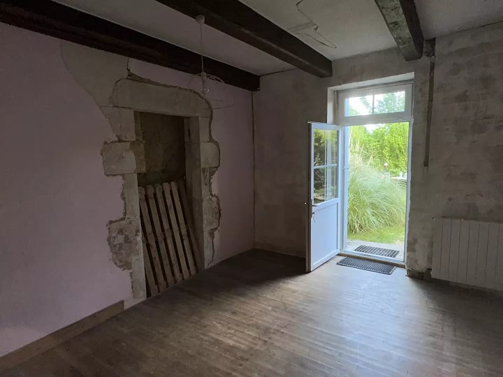 Stone house to renovate near Chez Vécant
