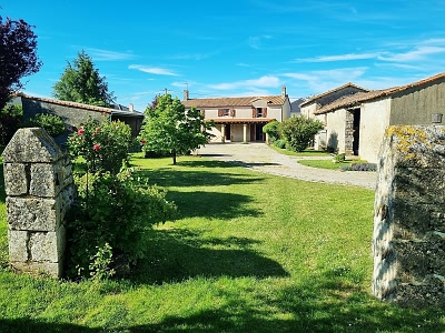 3 bed stone house for sale near Viennay