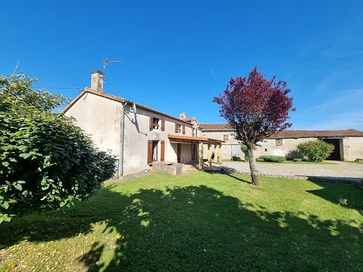 3 bed stone house for sale near Viennay