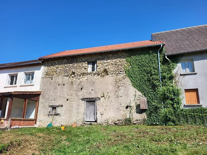 Stone house to renovate near Noth