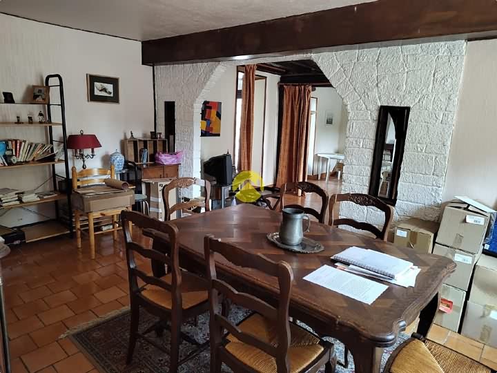 Natuurstenen huis met 3 slaapkamers te koop nabij Gest