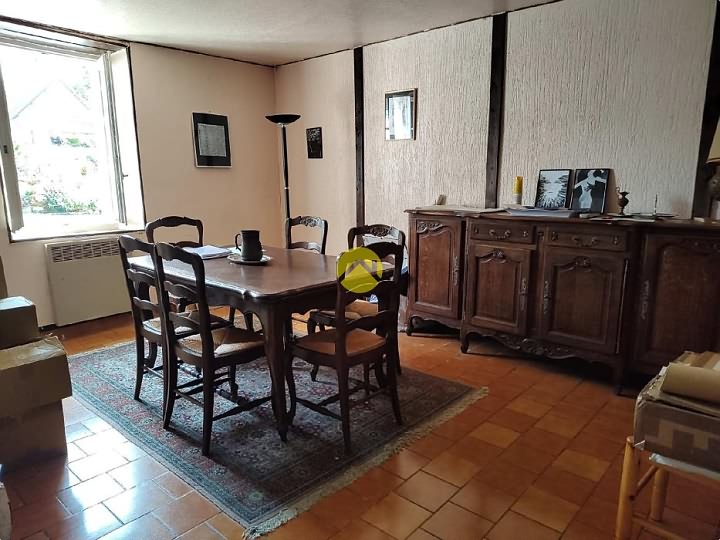 Natuurstenen huis met 3 slaapkamers te koop nabij Gest